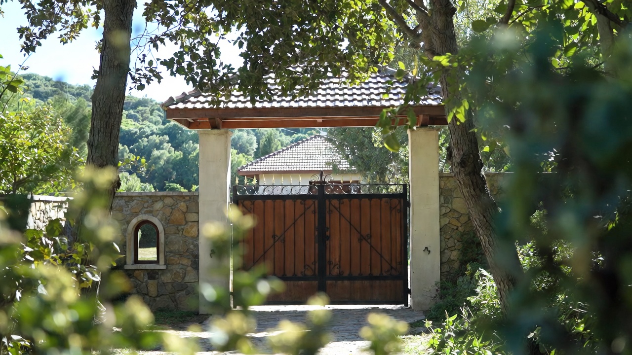 Fence installation in Redding, CA
